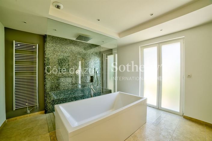 Image No.13-7 Bed Property for sale