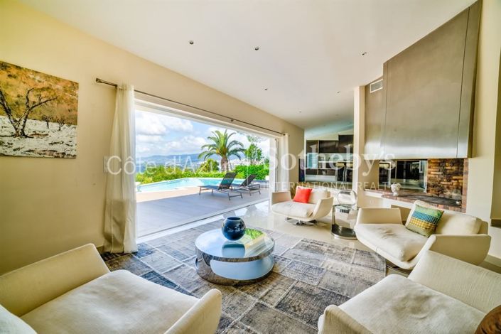 Image No.2-7 Bed Property for sale