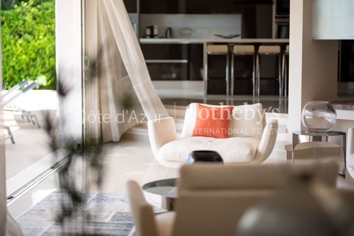 Image No.3-7 Bed Property for sale