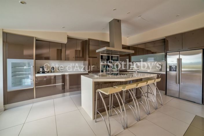 Image No.5-7 Bed Property for sale