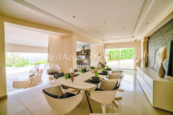 Image No.6-7 Bed Property for sale