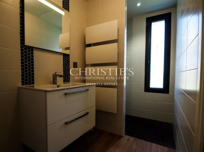 Image No.10-4 Bed House for sale