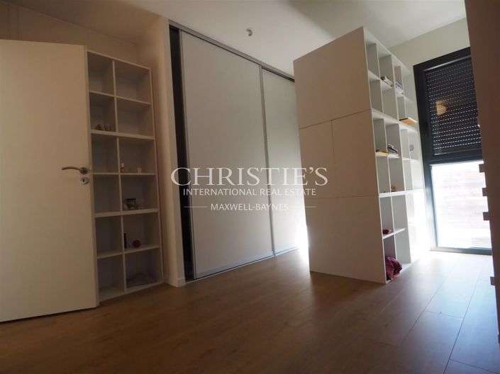 Image No.12-4 Bed House for sale