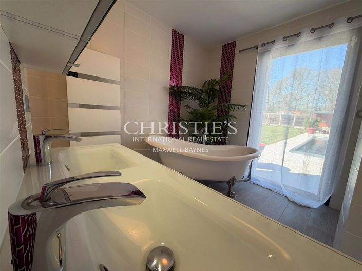 Image No.14-4 Bed House for sale