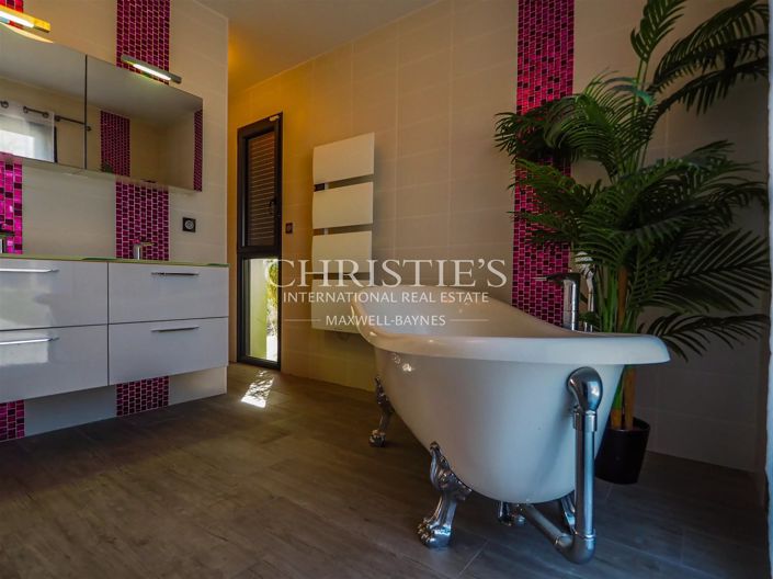 Image No.15-4 Bed House for sale