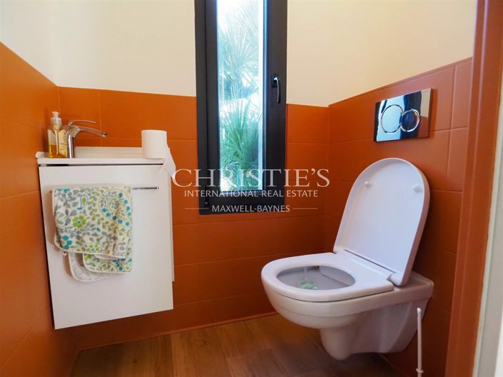 Image No.18-4 Bed House for sale