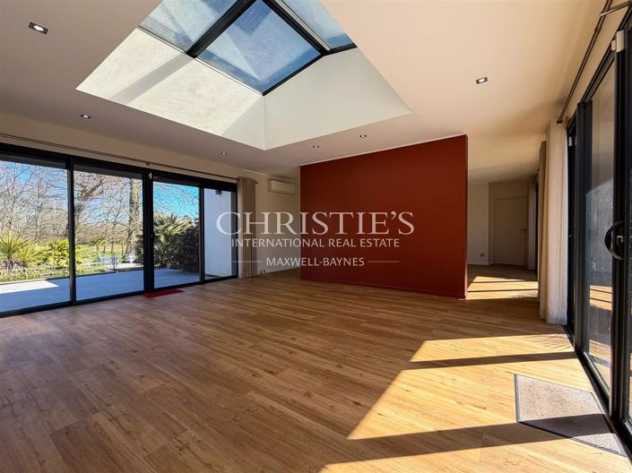 Image No.6-4 Bed House for sale