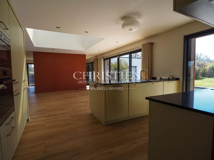 Image No.9-4 Bed House for sale