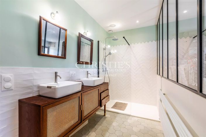 Image No.10-7 Bed House for sale