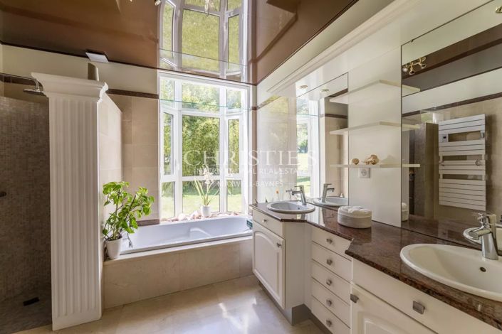 Image No.17-4 Bed House for sale