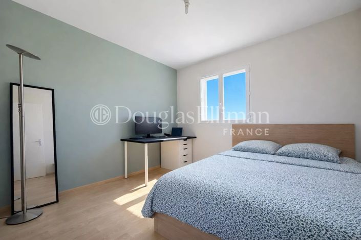 Image No.8-House for sale