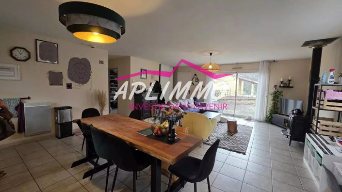 Image No.6-5 Bed House for sale