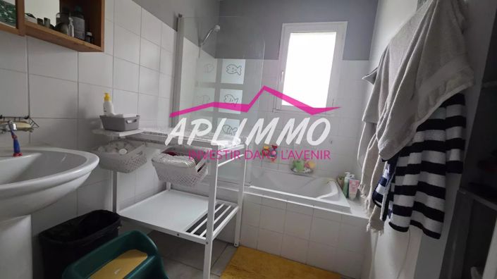 Image No.8-5 Bed House for sale