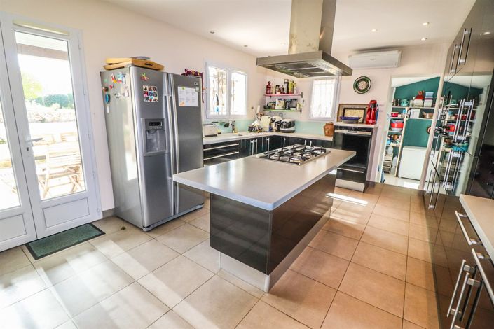 Image No.17-5 Bed House for sale