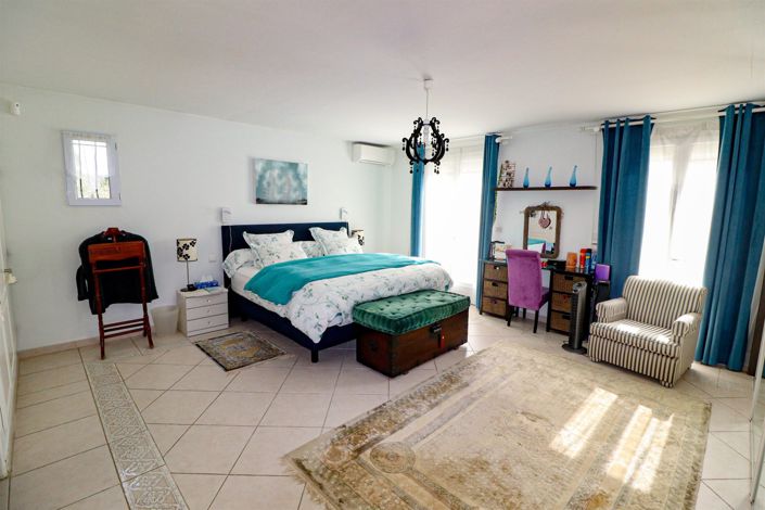 Image No.19-5 Bed House for sale