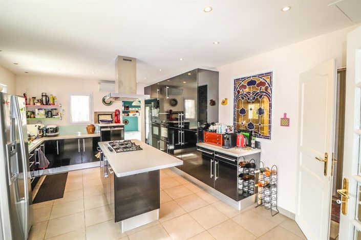 Image No.23-5 Bed House for sale