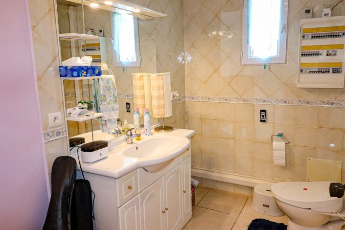 Image No.26-5 Bed House for sale