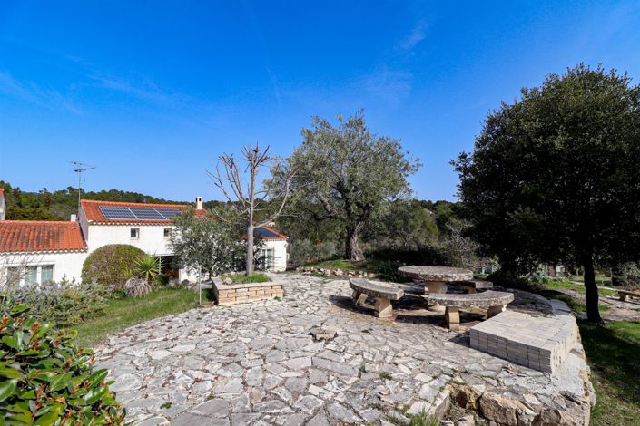 Image No.7-5 Bed House for sale