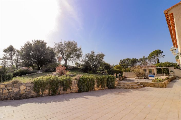 Image No.8-5 Bed House for sale