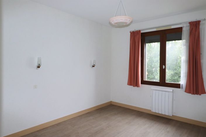 Image No.10-3 Bed House for sale