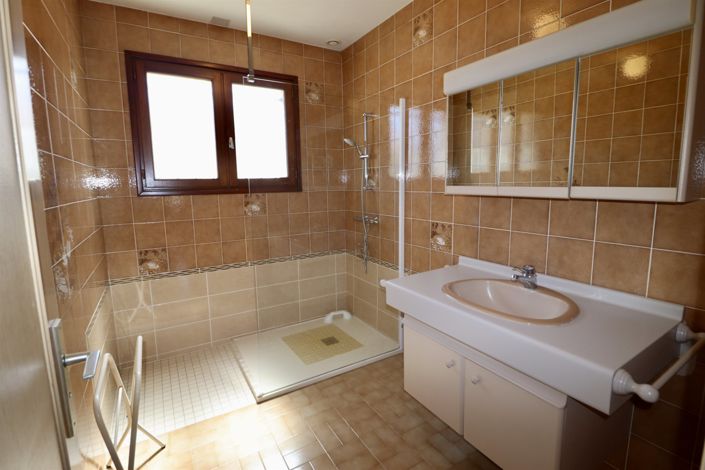 Image No.12-3 Bed House for sale