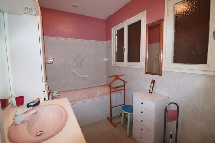 Image No.10-3 Bed House for sale
