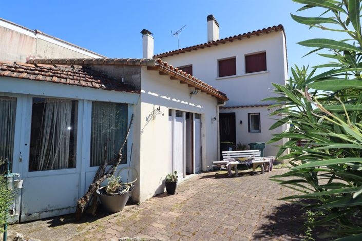 Image No.17-3 Bed House for sale