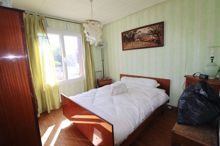 Image No.8-3 Bed House for sale