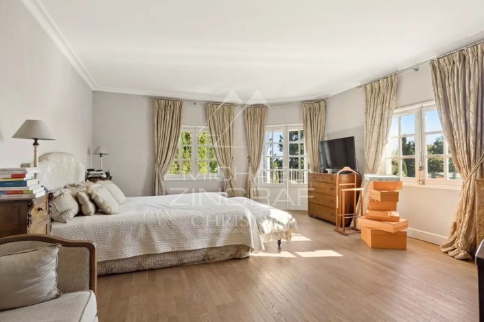 Image No.8-5 Bed House for sale