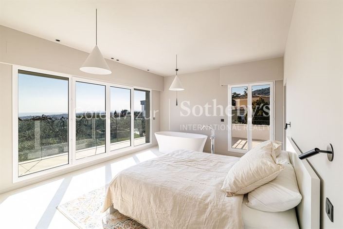 Image No.10-4 Bed Property for sale