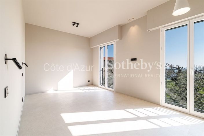 Image No.14-4 Bed Property for sale