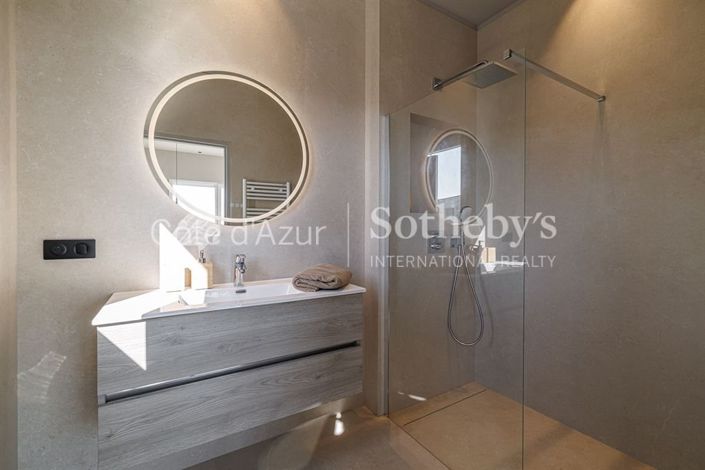 Image No.17-4 Bed Property for sale