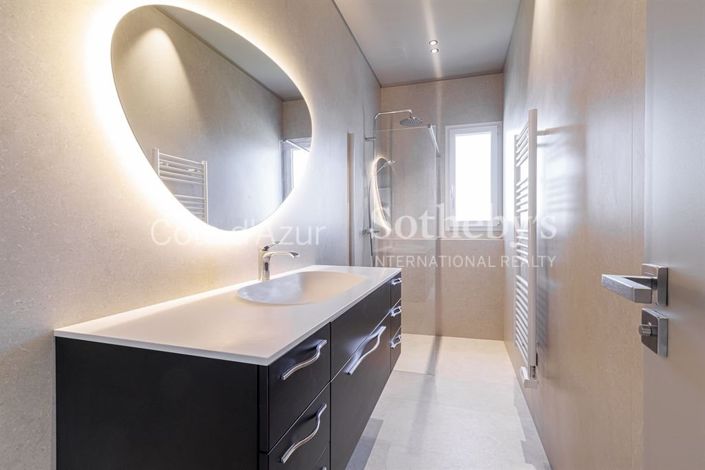 Image No.18-4 Bed Property for sale