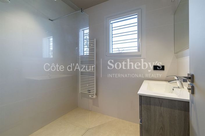 Image No.19-4 Bed Property for sale