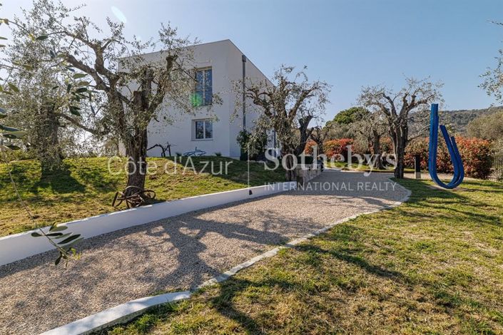 Image No.2-4 Bed Property for sale