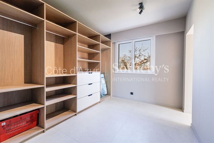 Image No.20-4 Bed Property for sale