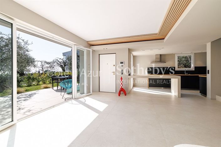 Image No.6-4 Bed Property for sale