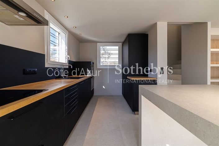 Image No.8-4 Bed Property for sale