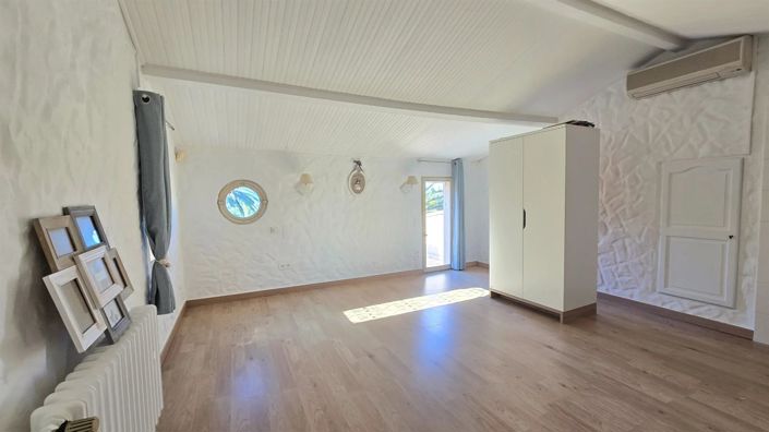 Image No.18-4 Bed House for sale