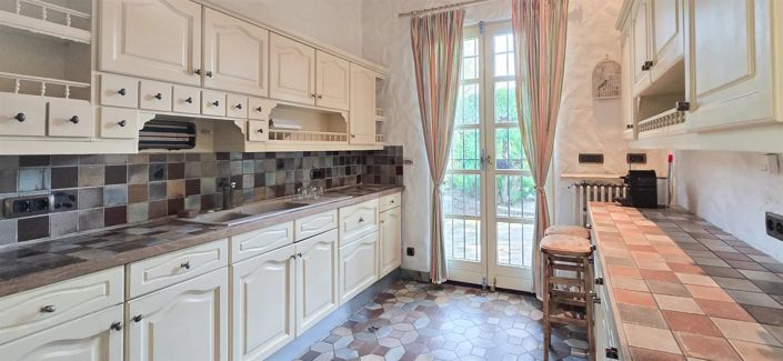 Image No.8-4 Bed House for sale