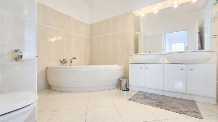 Image No.22-3 Bed Apartment for sale