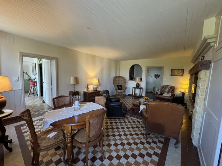 Image No.8-5 Bed House for sale