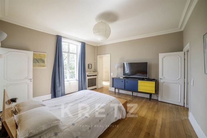 Image No.10-5 Bed Property for sale