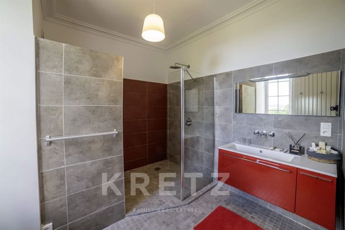 Image No.11-5 Bed Property for sale