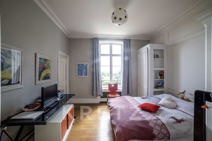 Image No.12-5 Bed Property for sale