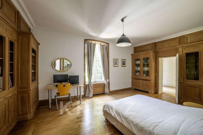 Image No.14-5 Bed Property for sale