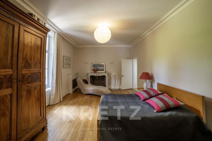 Image No.15-5 Bed Property for sale