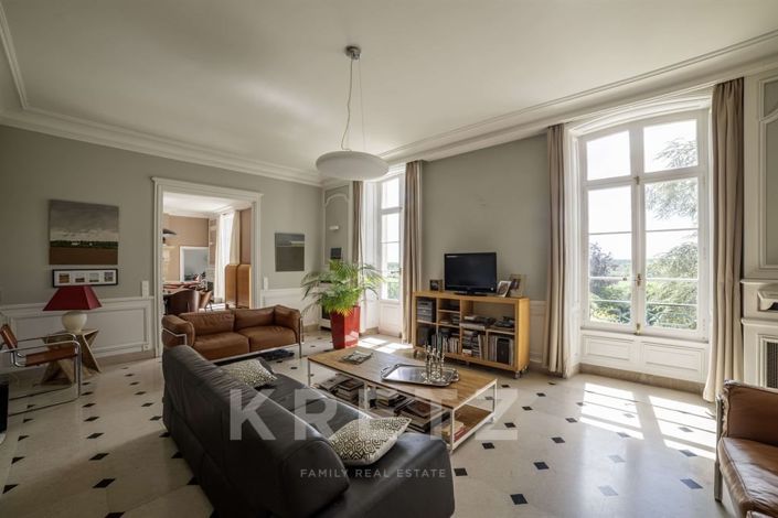 Image No.3-5 Bed Property for sale