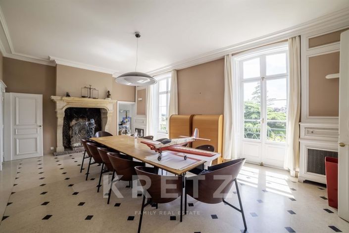 Image No.5-5 Bed Property for sale