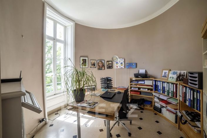 Image No.9-5 Bed Property for sale